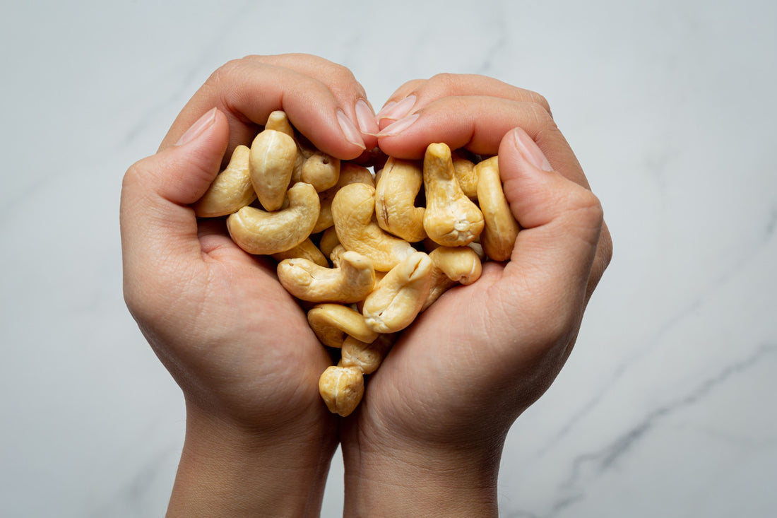 An handful of cashews 